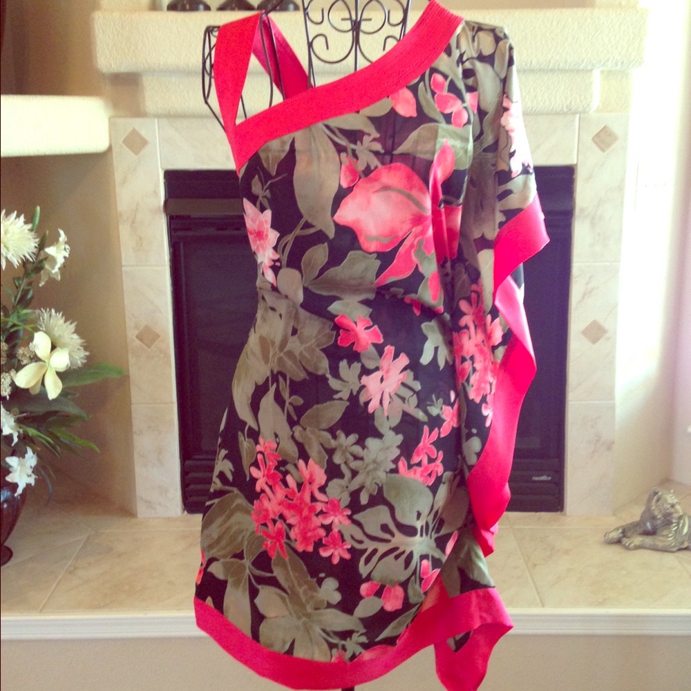 Bebe beautiful kimono dress